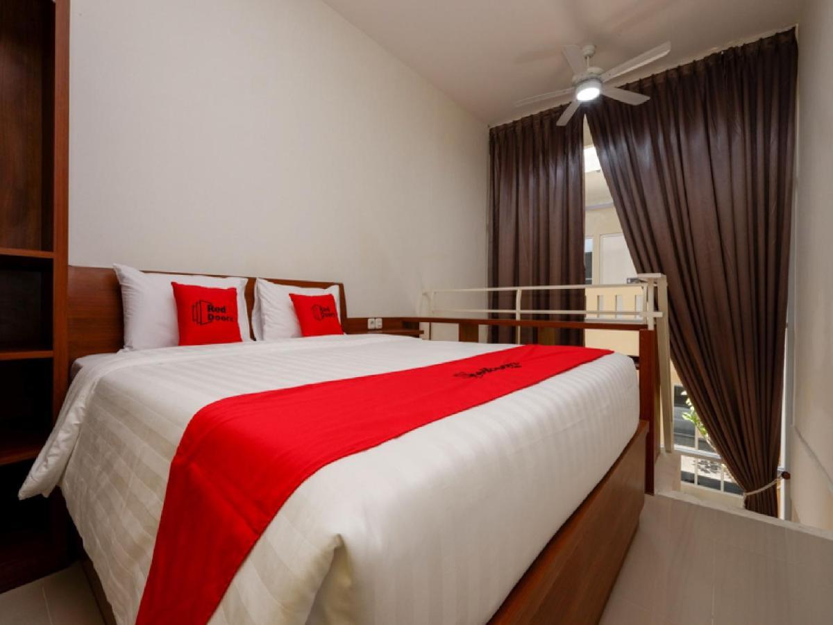 Reddoorz Plus Near Paragon Mall Semarang Otel Dış mekan fotoğraf