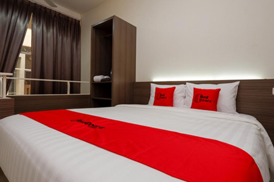 Reddoorz Plus Near Paragon Mall Semarang Otel Dış mekan fotoğraf