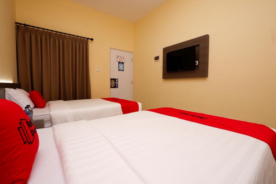 Reddoorz Plus Near Paragon Mall Semarang Otel Dış mekan fotoğraf