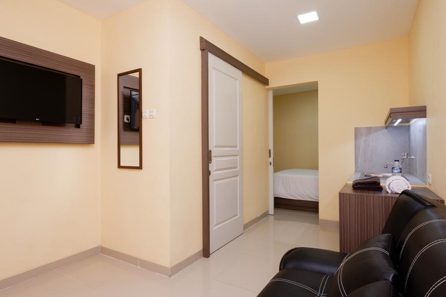 Reddoorz Plus Near Paragon Mall Semarang Otel Dış mekan fotoğraf