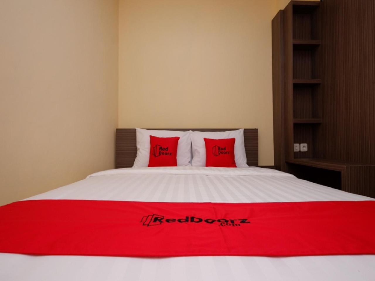 Reddoorz Plus Near Paragon Mall Semarang Otel Dış mekan fotoğraf