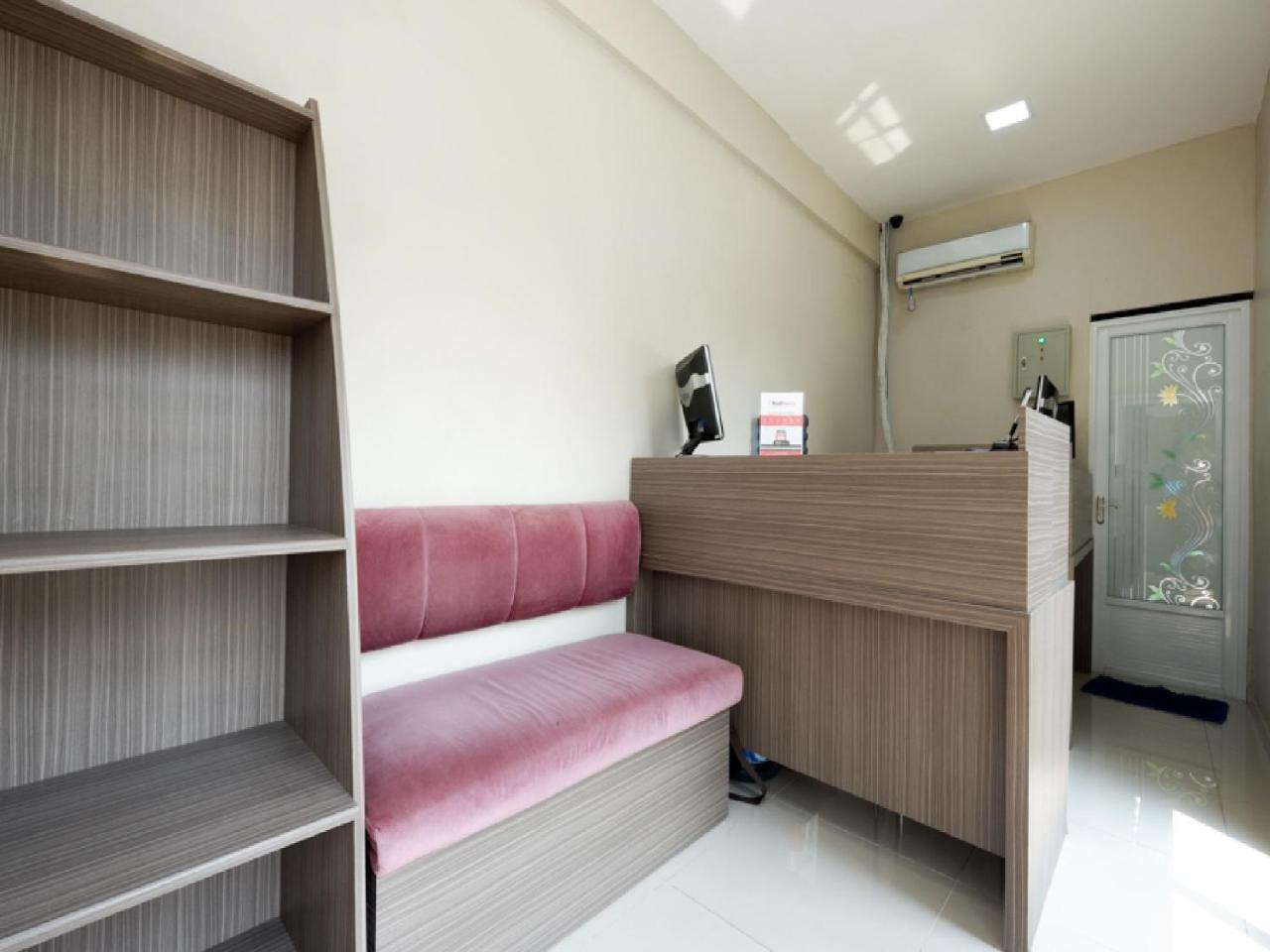 Reddoorz Plus Near Paragon Mall Semarang Otel Dış mekan fotoğraf