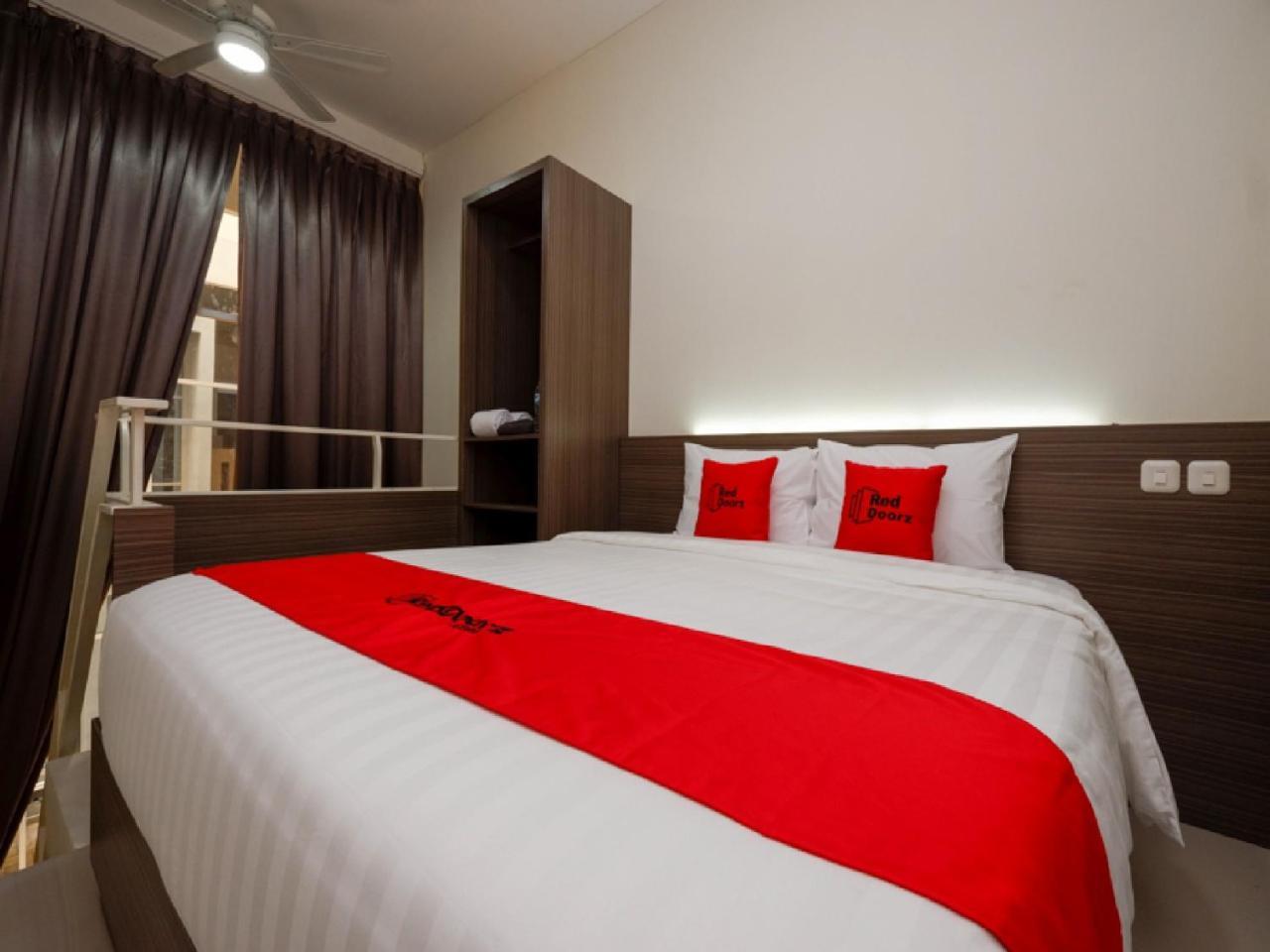 Reddoorz Plus Near Paragon Mall Semarang Otel Dış mekan fotoğraf