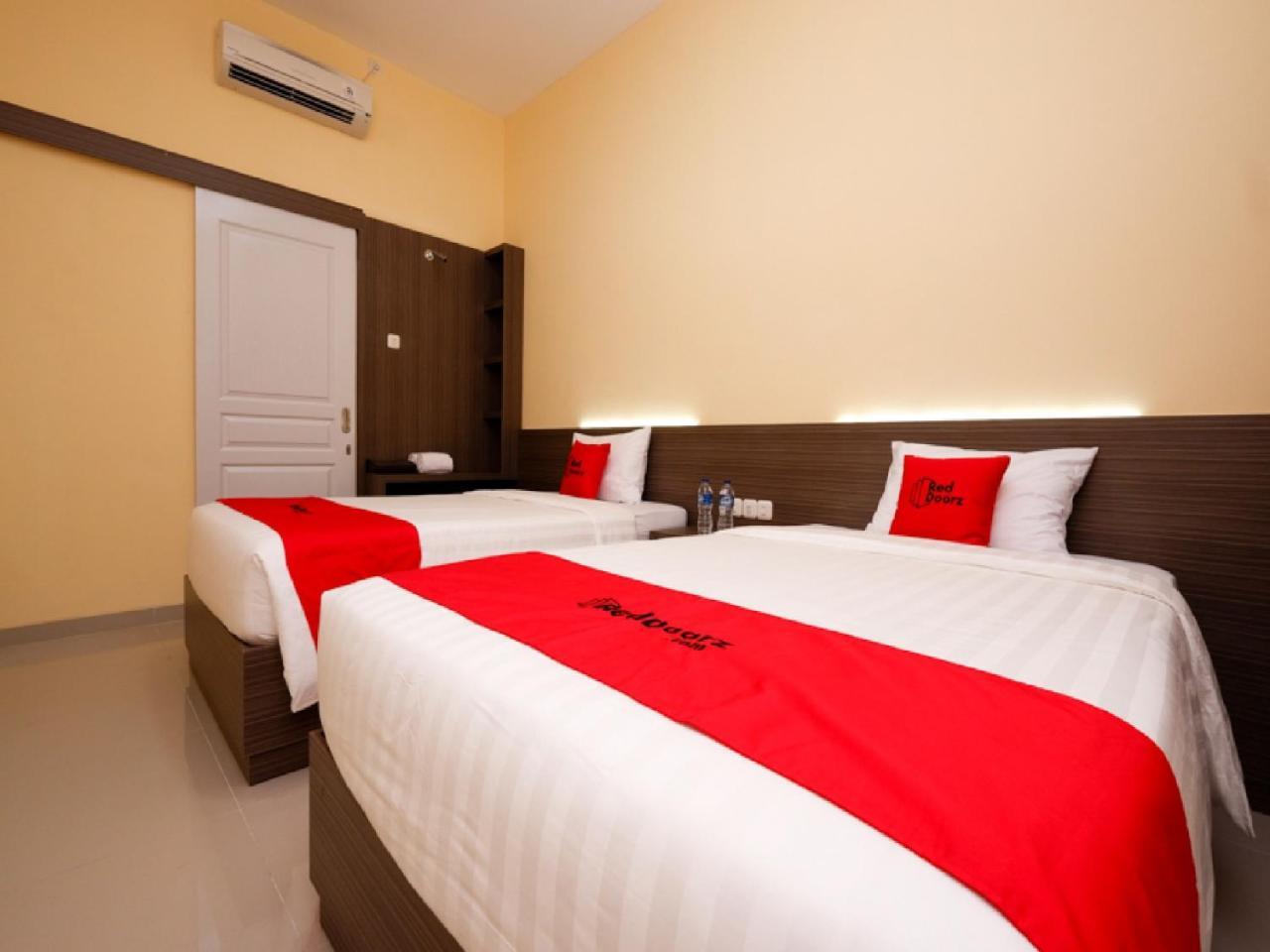 Reddoorz Plus Near Paragon Mall Semarang Otel Dış mekan fotoğraf