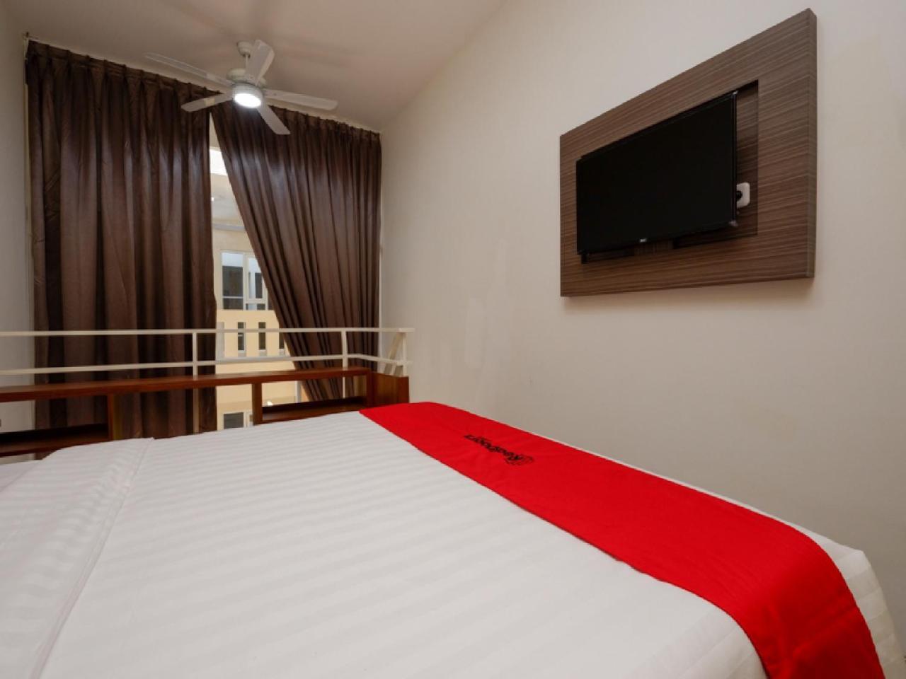 Reddoorz Plus Near Paragon Mall Semarang Otel Dış mekan fotoğraf