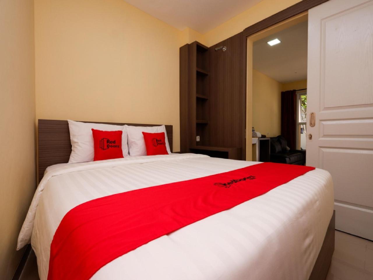 Reddoorz Plus Near Paragon Mall Semarang Otel Dış mekan fotoğraf