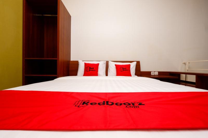 Reddoorz Plus Near Paragon Mall Semarang Otel Dış mekan fotoğraf